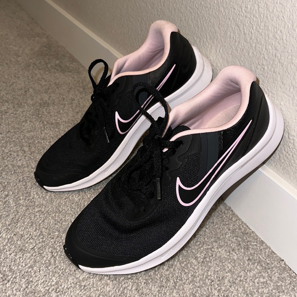 Star runner Nike Shoes - Picture 2 of 5
